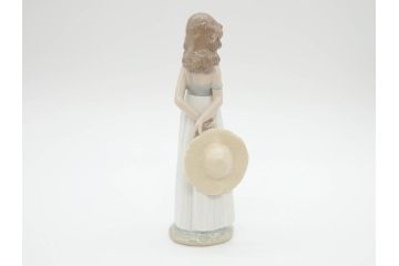 スペイン　リヤドロ　LLADRO　2005 EVENTS CREATION　思い出の丘　クリスマスツリー　優しい色合いと雰囲気が素敵なフィギュリン2点セット(陶器人形、置物、オブジェ、女の子)(R-069866)
