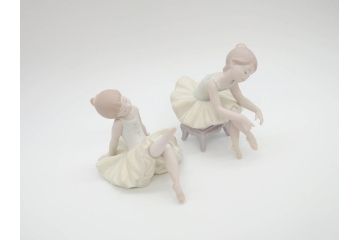 スペイン　リヤドロ　LLADRO　リトルバレリーナ　出番前　くつろぎ　しなやかなフォルムで優美な印象のフィギュリン2体(バレエ、陶器人形、置物、オブジェ)(R-069867)