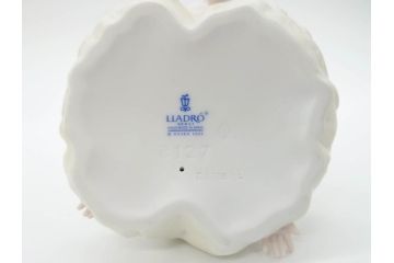 スペイン　リヤドロ　LLADRO　リトルバレリーナ　出番前　くつろぎ　しなやかなフォルムで優美な印象のフィギュリン2体(バレエ、陶器人形、置物、オブジェ)(R-069867)