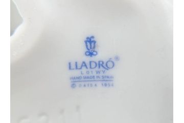 スペイン　リヤドロ　LLADRO　マイフレンド　ニューフレンド　表情豊かで可愛らしいフィギュリン2体(犬、蝶、カタツムリ、陶器人形、置物、オブジェ)(R-069868)