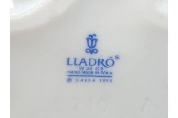 スペイン　リヤドロ　LLADRO　マイフレンド　ニューフレンド　表情豊かで可愛らしいフィギュリン2体(犬、蝶、カタツムリ、陶器人形、置物、オブジェ)(R-069868)