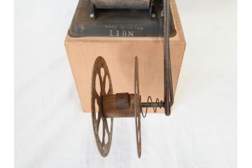 当時物　戦前　ライオン　LION　MADE IN JAPAN　フィルム12本付き　映写機セット(R-069870)