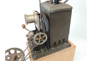 当時物　戦前　ライオン　LION　MADE IN JAPAN　フィルム12本付き　映写機セット(R-069870)