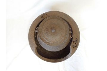 岩手南部　味わい深い雰囲気漂う風炉・乃富・五徳3点セット(茶道具、盛耕堂?、茶器、風炉、釜)(R-069871)