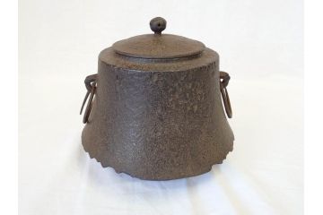 岩手南部　味わい深い雰囲気漂う風炉・乃富・五徳3点セット(茶道具、盛耕堂?、茶器、風炉、釜)(R-069871)