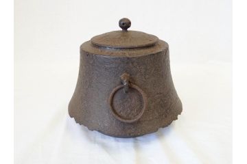 岩手南部　味わい深い雰囲気漂う風炉・乃富・五徳3点セット(茶道具、盛耕堂?、茶器、風炉、釜)(R-069871)