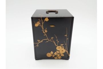 昭和初期　時代物　漆器　木製　梅と菊の蒔絵が目を惹く菓子箪笥(小引き出し、共箱付き)(R-069886)