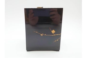 昭和初期　時代物　漆器　木製　梅と菊の蒔絵が目を惹く菓子箪笥(小引き出し、共箱付き)(R-069886)
