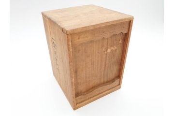 昭和初期　時代物　漆器　木製　梅と菊の蒔絵が目を惹く菓子箪笥(小引き出し、共箱付き)(R-069886)