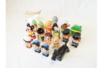 三井　三菱　三和　常陽　協和　東京信用　富士　住友信託　E.S.&A.　野球坊や　シンドバットの冒険　とんでけブッチー　貯金箱18点(銀行フィギュア、人形、ソフビ、ノベルティー、白鳥、犬、ミッキーマウス、デール、置物)(R-069888)