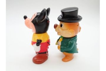 三井　三菱　三和　常陽　協和　東京信用　富士　住友信託　E.S.&A.　野球坊や　シンドバットの冒険　とんでけブッチー　貯金箱18点(銀行フィギュア、人形、ソフビ、ノベルティー、白鳥、犬、ミッキーマウス、デール、置物)(R-069888)