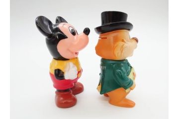 三井　三菱　三和　常陽　協和　東京信用　富士　住友信託　E.S.&A.　野球坊や　シンドバットの冒険　とんでけブッチー　貯金箱18点(銀行フィギュア、人形、ソフビ、ノベルティー、白鳥、犬、ミッキーマウス、デール、置物)(R-069888)