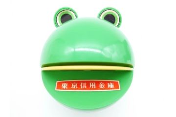三井　三菱　三和　常陽　協和　東京信用　富士　住友信託　E.S.&A.　野球坊や　シンドバットの冒険　とんでけブッチー　貯金箱18点(銀行フィギュア、人形、ソフビ、ノベルティー、白鳥、犬、ミッキーマウス、デール、置物)(R-069888)