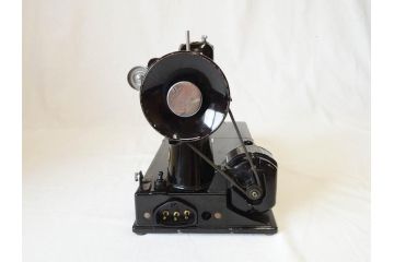 ジャンク品　SINGER(シンガー)　USA　221-1　フェザーウェイト　レトロな雰囲気が素敵なミシン(Feather weight、 箱付き、裁縫機械、糸)(R-069889)