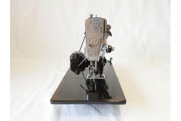ジャンク品　SINGER(シンガー)　USA　221-1　フェザーウェイト　レトロな雰囲気が素敵なミシン(Feather weight、 箱付き、裁縫機械、糸)(R-069889)
