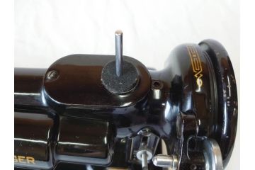 ジャンク品　SINGER(シンガー)　USA　221-1　フェザーウェイト　レトロな雰囲気が素敵なミシン(Feather weight、 箱付き、裁縫機械、糸)(R-069889)