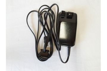 ジャンク品　SINGER(シンガー)　USA　221-1　フェザーウェイト　レトロな雰囲気が素敵なミシン(Feather weight、 箱付き、裁縫機械、糸)(R-069889)