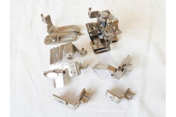 ジャンク品　SINGER(シンガー)　USA　221-1　フェザーウェイト　レトロな雰囲気が素敵なミシン(Feather weight、 箱付き、裁縫機械、糸)(R-069889)