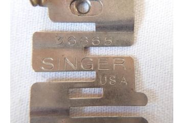 ジャンク品　SINGER(シンガー)　USA　221-1　フェザーウェイト　レトロな雰囲気が素敵なミシン(Feather weight、 箱付き、裁縫機械、糸)(R-069889)