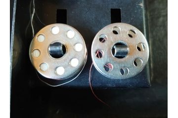 ジャンク品　SINGER(シンガー)　USA　221-1　フェザーウェイト　レトロな雰囲気が素敵なミシン(Feather weight、 箱付き、裁縫機械、糸)(R-069889)