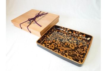 輪島塗　路幸作　鳳凰唐草蒔絵　木製　漆器　煌びやかで上品な黒蝋色広蓋(お盆、トレー、花唐草、和食器、共箱付き)(R-069892)