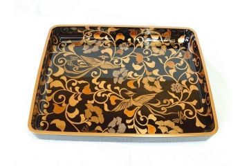 輪島塗　路幸作　鳳凰唐草蒔絵　木製　漆器　煌びやかで上品な黒蝋色広蓋(お盆、トレー、花唐草、和食器、共箱付き)(R-069892)