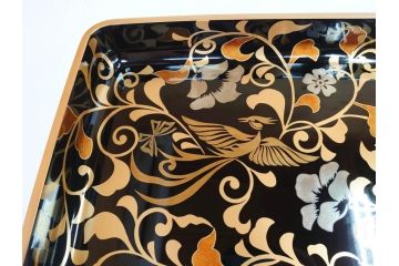 輪島塗　路幸作　鳳凰唐草蒔絵　木製　漆器　煌びやかで上品な黒蝋色広蓋(お盆、トレー、花唐草、和食器、共箱付き)(R-069892)