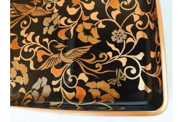 輪島塗　路幸作　鳳凰唐草蒔絵　木製　漆器　煌びやかで上品な黒蝋色広蓋(お盆、トレー、花唐草、和食器、共箱付き)(R-069892)