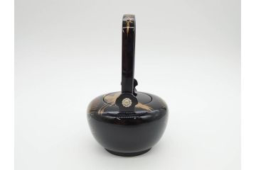 輪島塗　黒塗　松喰鶴蒔絵　七ツ揃　上質な和の空間にぴったりの屠蘇器(下り藤紋、盃、盃台、銚子、重箱、屠蘇台、箸置き、銘々皿、共箱付き)(R-069893)
