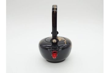輪島塗　黒塗　松喰鶴蒔絵　七ツ揃　上質な和の空間にぴったりの屠蘇器(下り藤紋、盃、盃台、銚子、重箱、屠蘇台、箸置き、銘々皿、共箱付き)(R-069893)