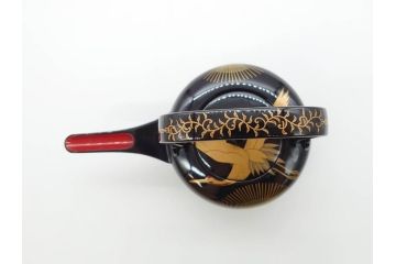 輪島塗　黒塗　松喰鶴蒔絵　七ツ揃　上質な和の空間にぴったりの屠蘇器(下り藤紋、盃、盃台、銚子、重箱、屠蘇台、箸置き、銘々皿、共箱付き)(R-069893)
