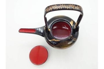 輪島塗　黒塗　松喰鶴蒔絵　七ツ揃　上質な和の空間にぴったりの屠蘇器(下り藤紋、盃、盃台、銚子、重箱、屠蘇台、箸置き、銘々皿、共箱付き)(R-069893)