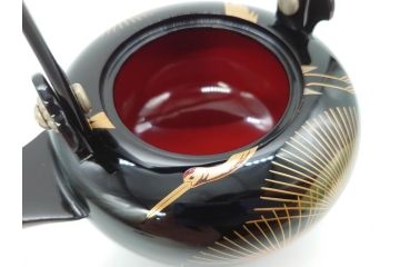 輪島塗　黒塗　松喰鶴蒔絵　七ツ揃　上質な和の空間にぴったりの屠蘇器(下り藤紋、盃、盃台、銚子、重箱、屠蘇台、箸置き、銘々皿、共箱付き)(R-069893)