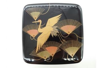 輪島塗　黒塗　松喰鶴蒔絵　七ツ揃　上質な和の空間にぴったりの屠蘇器(下り藤紋、盃、盃台、銚子、重箱、屠蘇台、箸置き、銘々皿、共箱付き)(R-069893)