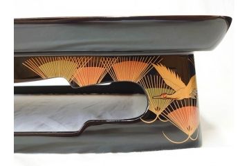 輪島塗　黒塗　松喰鶴蒔絵　七ツ揃　上質な和の空間にぴったりの屠蘇器(下り藤紋、盃、盃台、銚子、重箱、屠蘇台、箸置き、銘々皿、共箱付き)(R-069893)