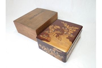 江戸期　時代物　法橋光琳　方祝　木製　鶴菊　螺鈿　金彩　蒔絵　梨子地　優美な鶴が印象的な文箱(書道具、小箱、硯箱、ツル、共箱付き)(R-069894)
