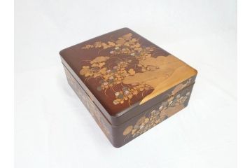 江戸期　時代物　法橋光琳　方祝　木製　鶴菊　螺鈿　金彩　蒔絵　梨子地　優美な鶴が印象的な文箱(書道具、小箱、硯箱、ツル、共箱付き)(R-069894)
