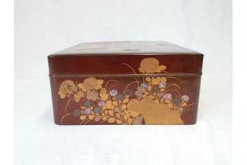 江戸期　時代物　法橋光琳　方祝　木製　鶴菊　螺鈿　金彩　蒔絵　梨子地　優美な鶴が印象的な文箱(書道具、小箱、硯箱、ツル、共箱付き)(R-069894)