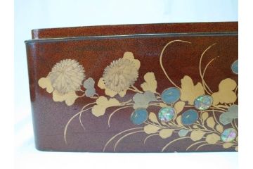 江戸期　時代物　法橋光琳　方祝　木製　鶴菊　螺鈿　金彩　蒔絵　梨子地　優美な鶴が印象的な文箱(書道具、小箱、硯箱、ツル、共箱付き)(R-069894)