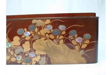 江戸期　時代物　法橋光琳　方祝　木製　鶴菊　螺鈿　金彩　蒔絵　梨子地　優美な鶴が印象的な文箱(書道具、小箱、硯箱、ツル、共箱付き)(R-069894)