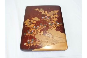 江戸期　時代物　法橋光琳　方祝　木製　鶴菊　螺鈿　金彩　蒔絵　梨子地　優美な鶴が印象的な文箱(書道具、小箱、硯箱、ツル、共箱付き)(R-069894)