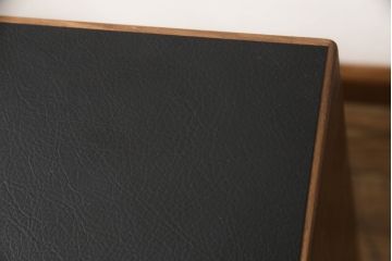 中古　美品　柏木工(カシワ木工、KASHIWA)　EDT86W　バンケットテーブル1950　ウォールナット材　シンプルなデザインと黒色の天板がおしゃれなダイニングテーブル(6人掛け、8人掛け、食卓、作業台)(定価約33万円)(R-069898)