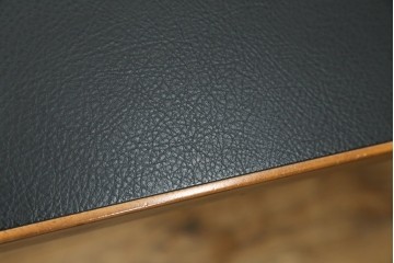 中古　美品　柏木工(KASHIWA)　EDT86W　バンケットテーブル1950　ウォールナット材　黒色の天板がおしゃれなダイニングテーブル　定価約33万円　(R-069898)