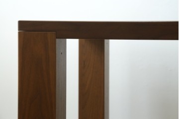 中古　美品　柏木工(KASHIWA)　EDT86W　バンケットテーブル1950　ウォールナット材　黒色の天板がおしゃれなダイニングテーブル　定価約33万円　(R-069898)