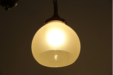 和製アンティーク　大正ロマンの雰囲気漂う古い洋館の3灯シャンデリア　(R-069901)