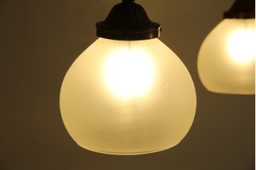 和製アンティーク　大正ロマンの雰囲気漂う古い洋館の3灯シャンデリア　(R-069901)