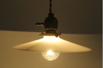 和製アンティーク　昭和レトロな天井碍子(ガイシ)ローゼット付きの平笠照明(電笠、吊り下げ照明、ペンダントライト)(R-069904)