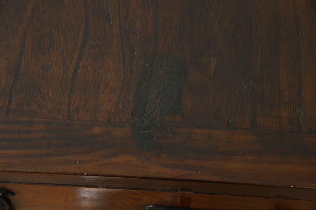 和製ビンテージ　重厚感ある金具が立派なアンティーク調の車箪笥　(R-069907)