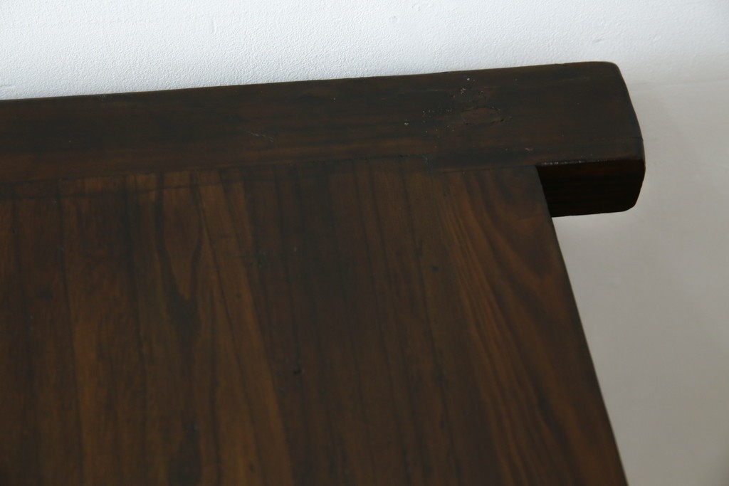 和製ビンテージ　重厚感ある金具が立派なアンティーク調の車箪笥　(R-069907)