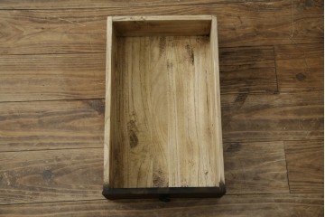 和製ビンテージ　重厚感ある金具が立派なアンティーク調の車箪笥　(R-069907)